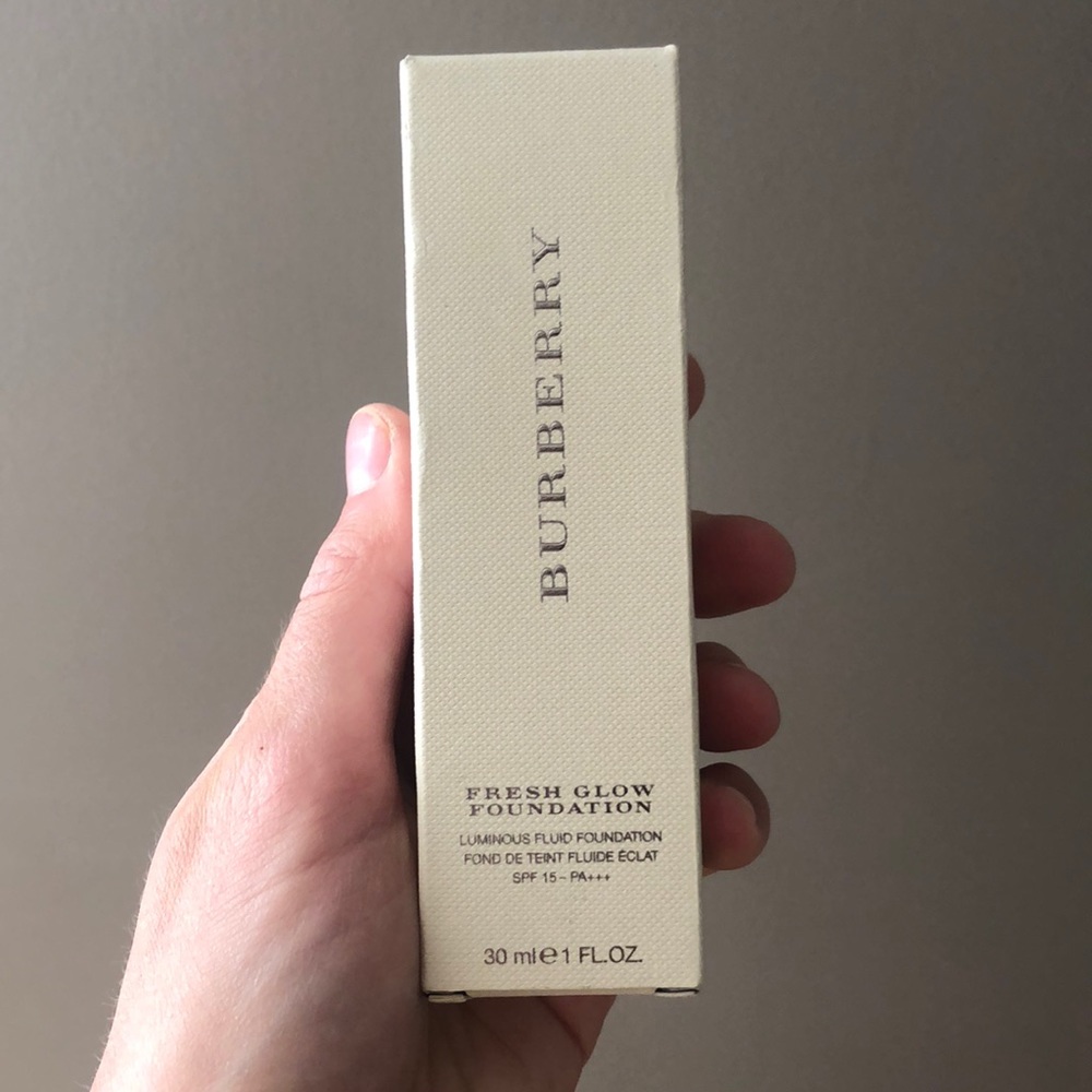 Burberry Fresh Glow Foundation Chestnut No. 60